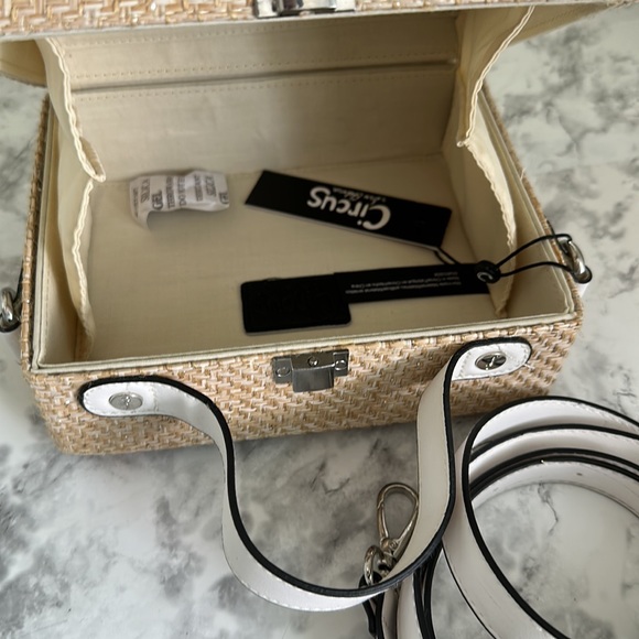 Square Box Handbag - Picture 4 of 5